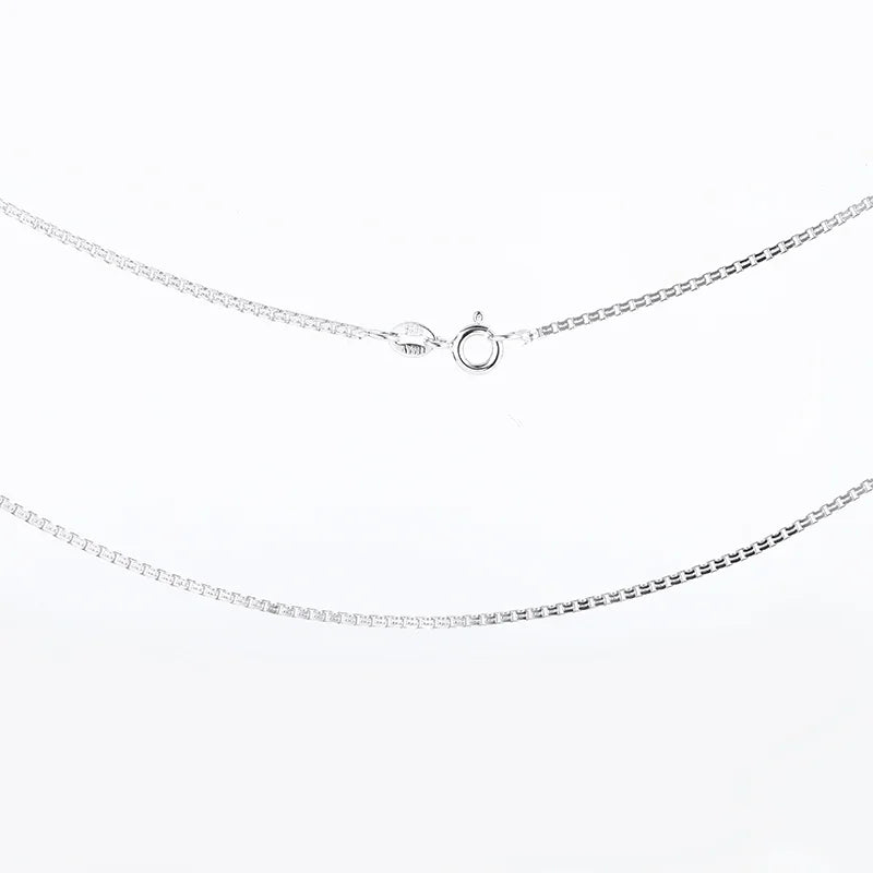 Aurilyn Silver Curb Chain 18 Inch 45cm in 925 sterling silver, close-up of lobster clasp, hypoallergenic and hand-finished