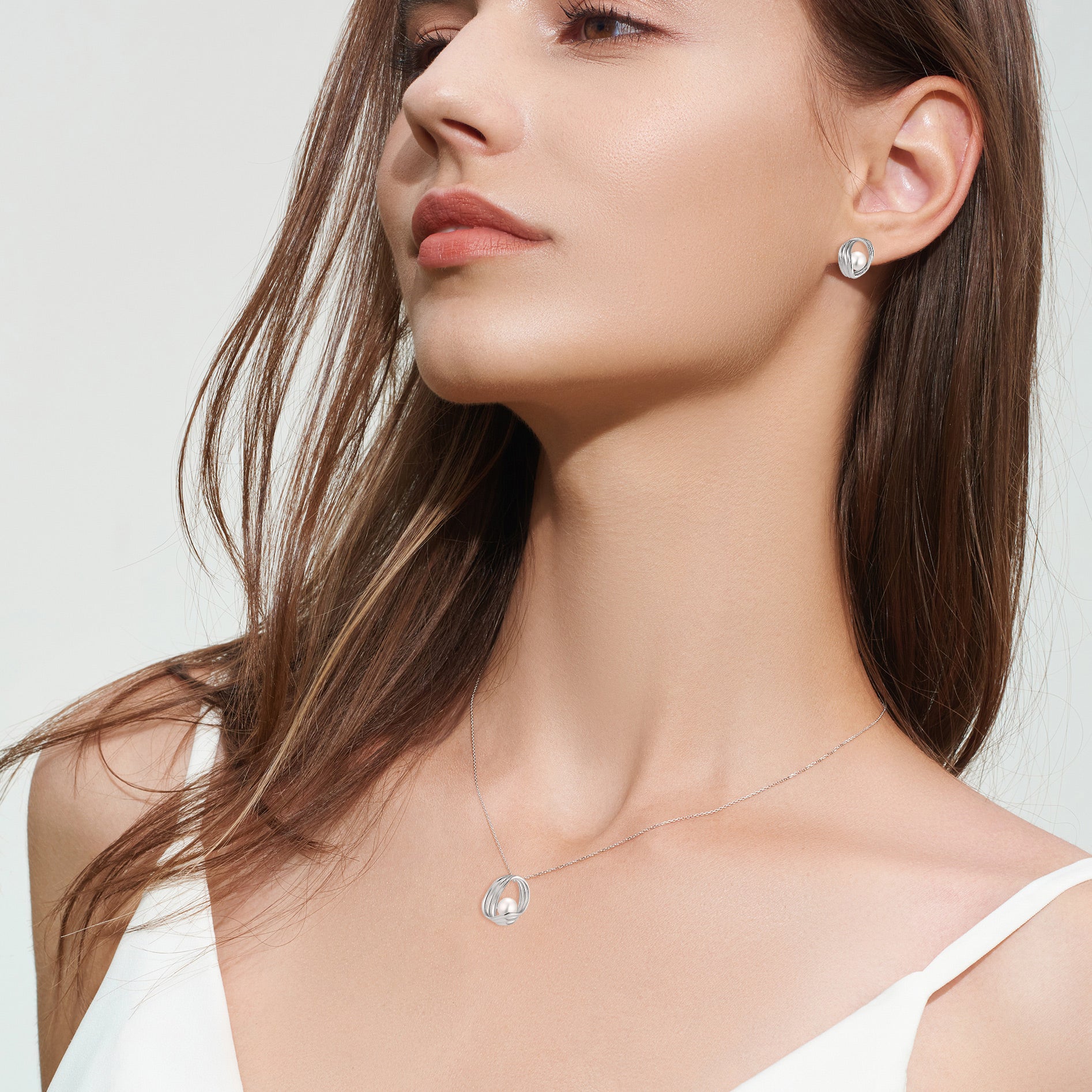 Aurilyn Flowing Sculptural Pearl Necklace