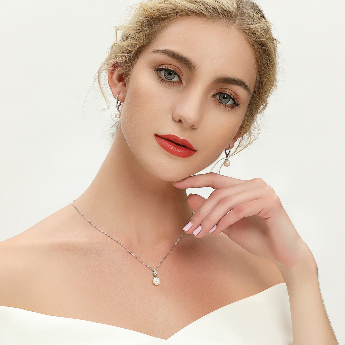 Classic Pearl Drop Bar Pendant